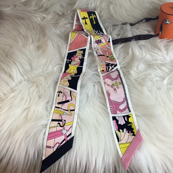 HERMES
Silk Factory Suite Twilly Black Rose Jaune - Picture 2 of 6